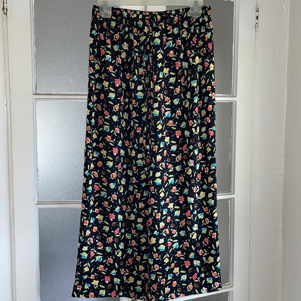 Colorful Floral & Black Cropped Pants - Picture 1 of 7